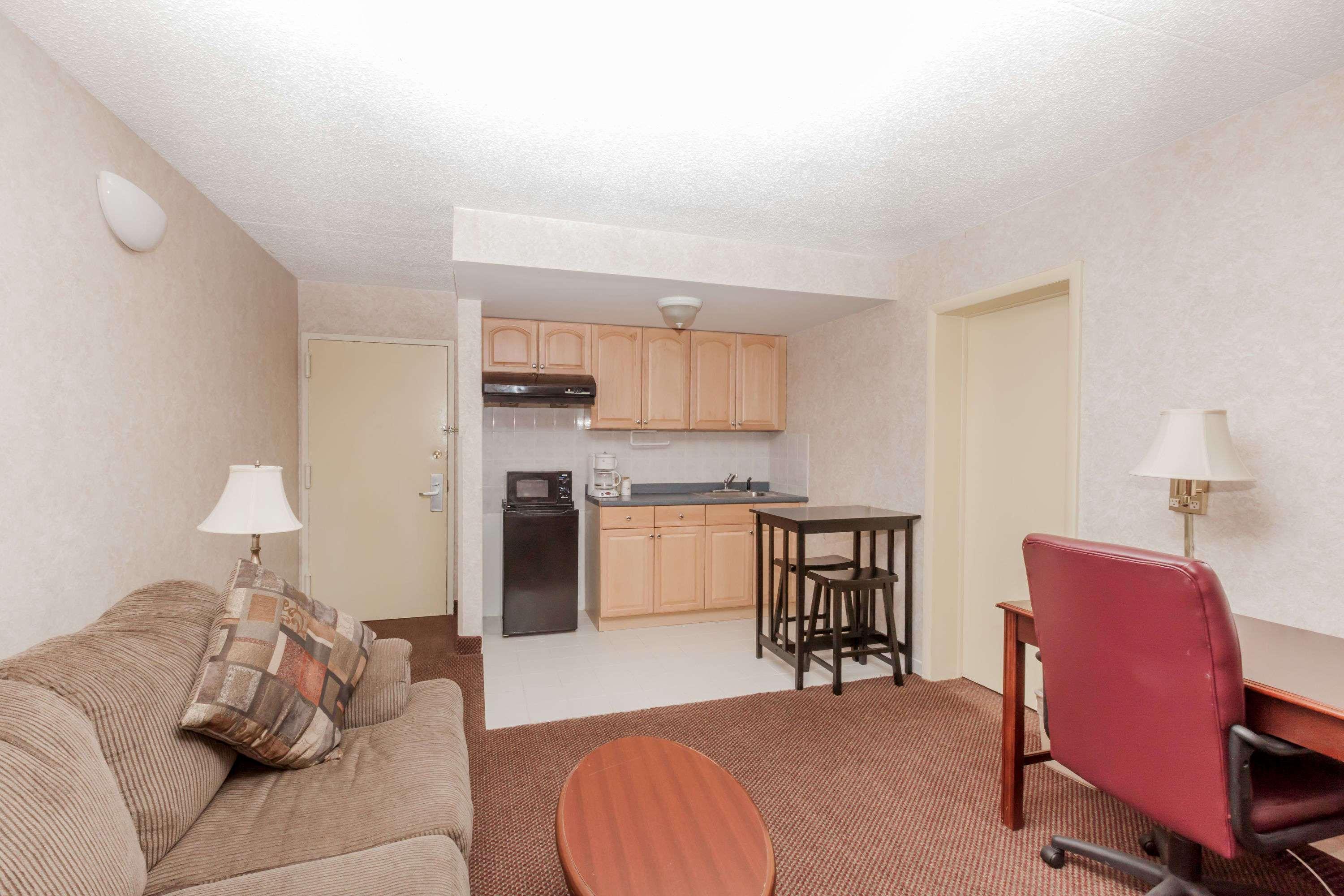 Travelodge Inn & Suites By Wyndham Albany Exterior photo