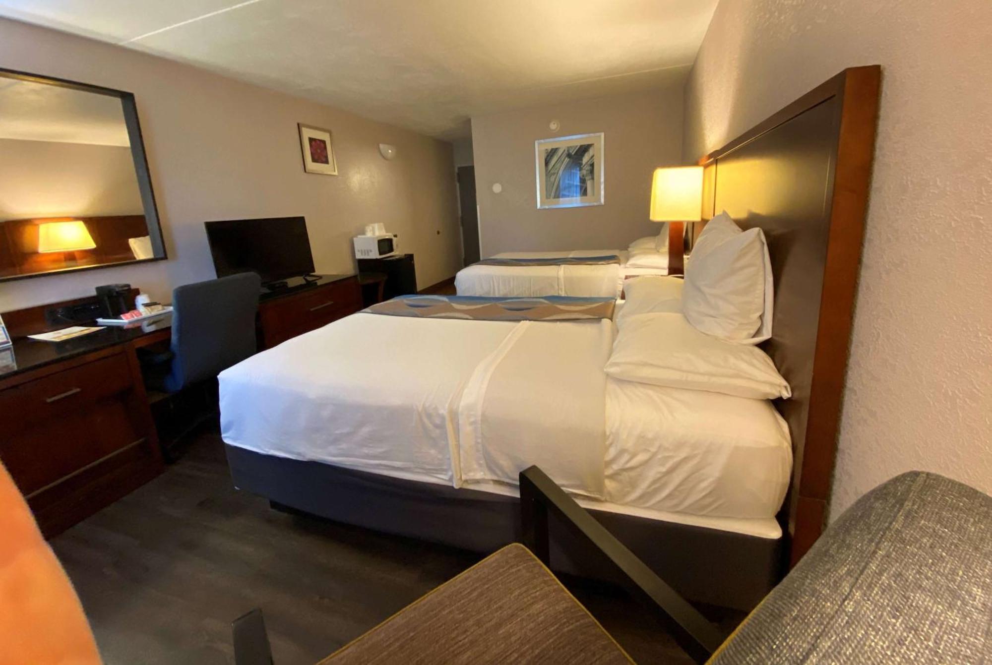 Travelodge Inn & Suites By Wyndham Albany Exterior photo