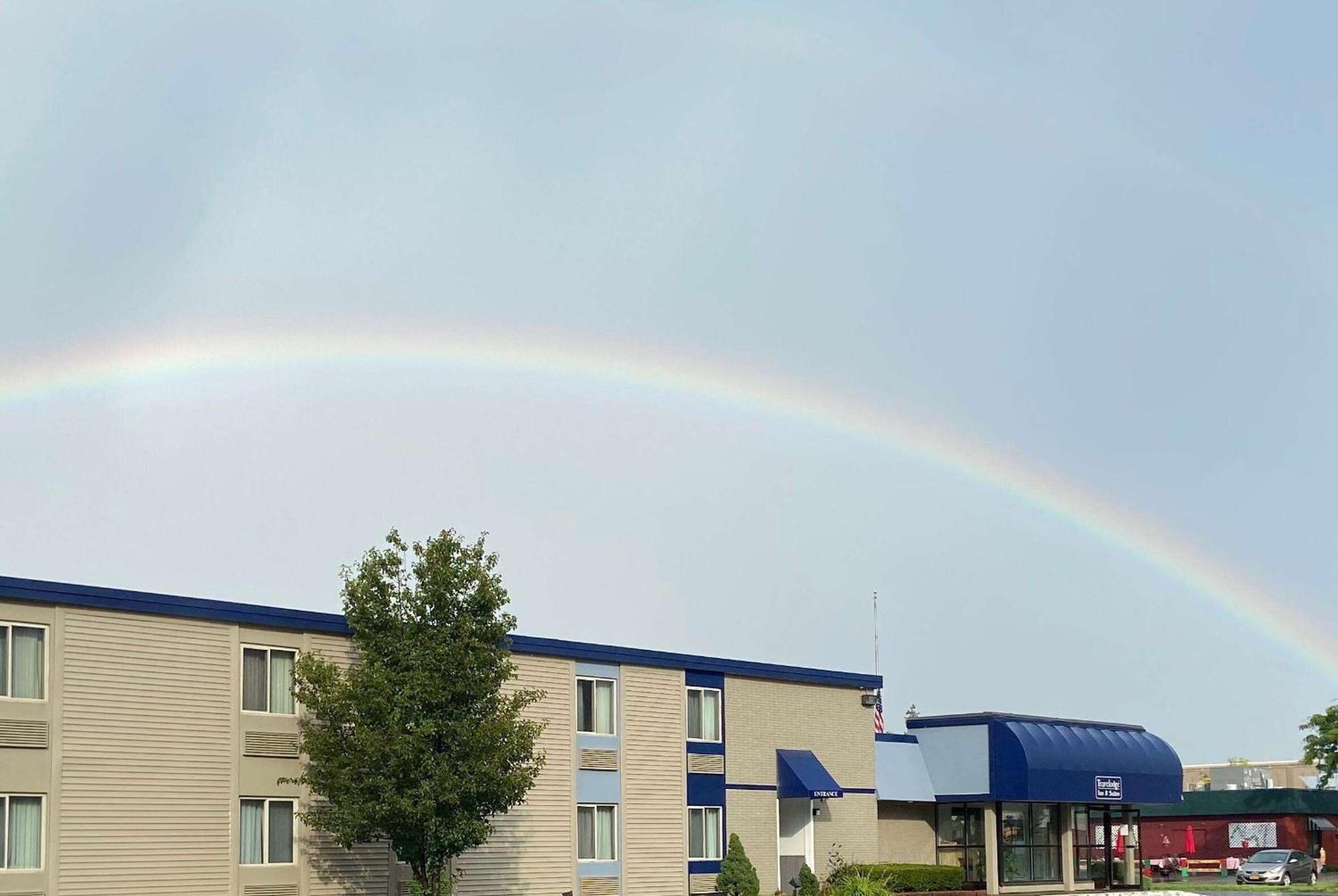 Travelodge Inn & Suites By Wyndham Albany Exterior photo